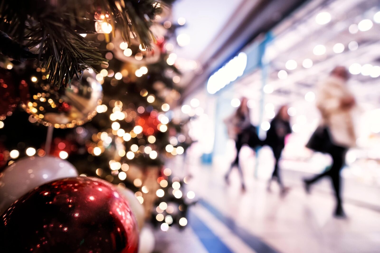 Programul mall-urilor din București de sărbători: Un singur centru comercial va fi deschis de Crăciun.