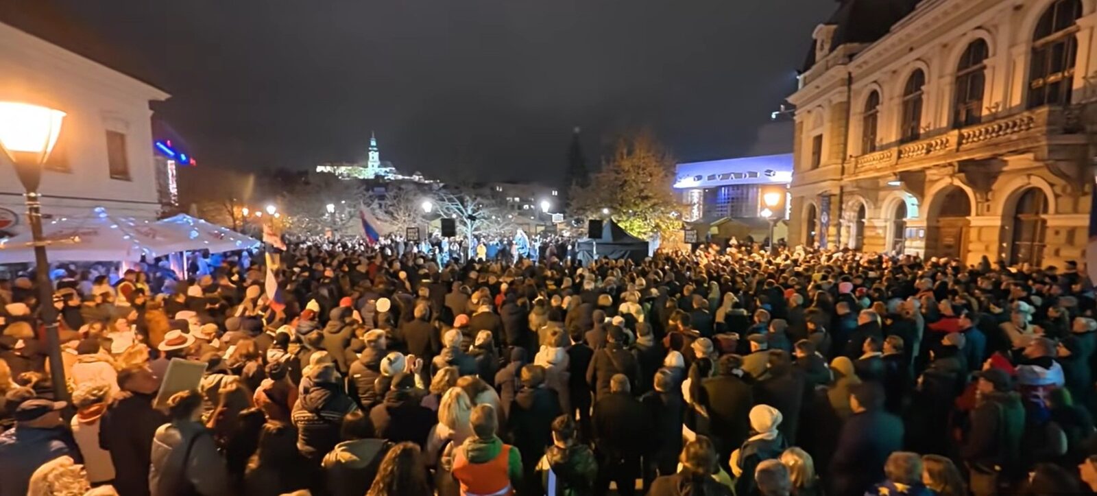 Mii de slovaci ieșeți în stradă împotriva guvernului Fico, care elimină Biroul de protecție a avertizorilor de integritate