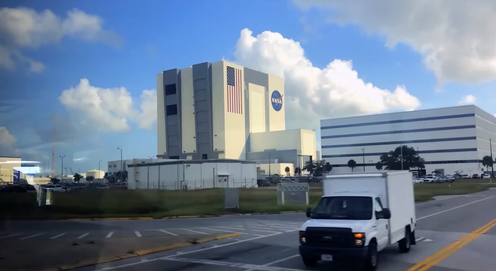 Descoperire surprinzătoare în mediul steril al NASA: 26 de noi specii de bacterii identificate în spațiul de lucru al agenturii spațiale americane Un risc biologic neașteptat în cel mai controlat mediu al NASA În timp ce centrele spațiale din întreaga lume se luptă pentru a menține condiții sterile, pregătind tehnologia pentru expediții în spațiu și pe alte planete, cercetătorii de la NASA au făcut o descoperire care pune sub semnul întrebării rigorile sterilității