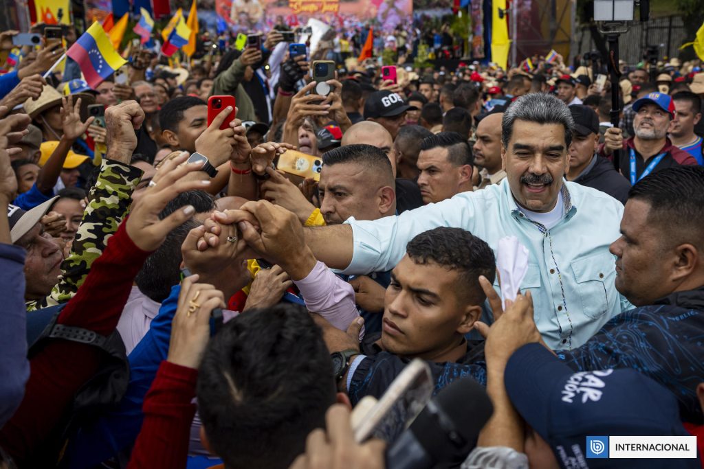 social-nicolas-maduro.jpg