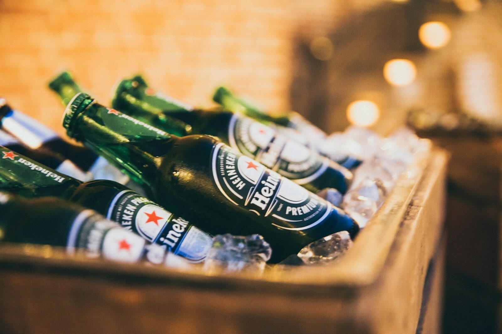 Industria berii din România va înregistra o scădere de 2-5% în 2025, atingând cel mai redus nivel din istorie, în timp ce sectorul susține peste 60.000 de locuri de muncă.