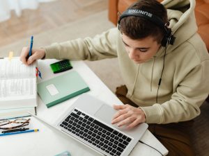 Profesorii revin la examenele orale pentru a combate trișatul cu AI