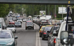 Trafic restricționat pe DN 1 în zona Cornu din cauza unei alunecări de terenea noastră”