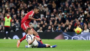 Micky van de Ven îi transmite un mesaj lui Alexander Isak după ce i-a provocat o fractură la picior. Răspunsul starului de la Liverpool