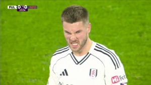 Scene șocante în Premier League! A suferit o fractură la deget, dar reacția ulterioară a lăsat pe toți senzaționali.