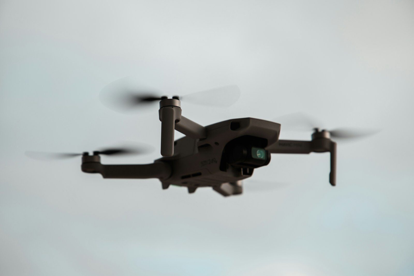 [ad_1] Noul Centru Comun de Apărare împotriva Dronelor (GDAZ), stabilit pentru a coordona eforturile diferitelor autorități de poliție și militare din Germania în fața amenințărilor provenite de la drone, a fost inaugurat miercuri în Berlin