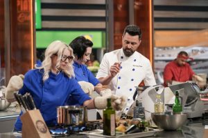 „Chefi la cuțite, 15 decembrie 2025: Chef Sautner lansează o amuletă puternică în competiție!”