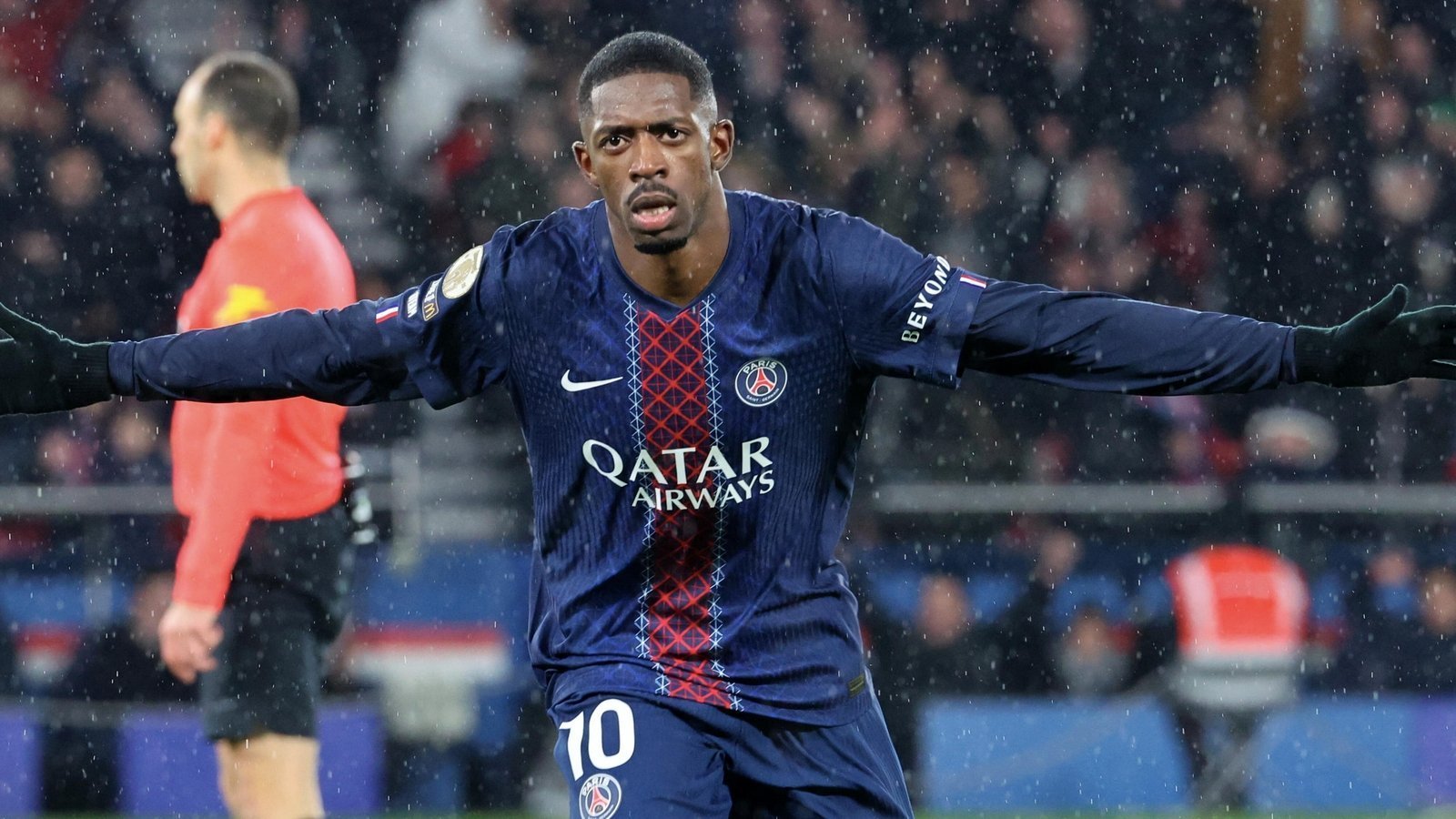 PSG își consolidează poziția de lider în Ligue 1: O victorie convingătoare împotriva lui Lille Paris Saint-Germain a înregistrat o victorie impresionantă de 3-0 în fața echipei Lille, asigurându-și o poziție confortabilă în fruntea clasamentului Ligue 1