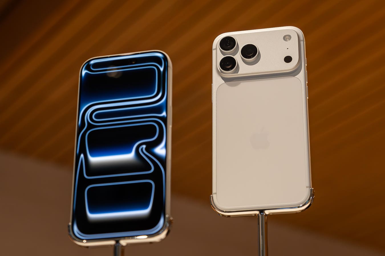 Apple pregătește o revoluție în designul smartphone-urilor cu lansarea iPhone 18 Pro și iPhone 18 Pro Max
