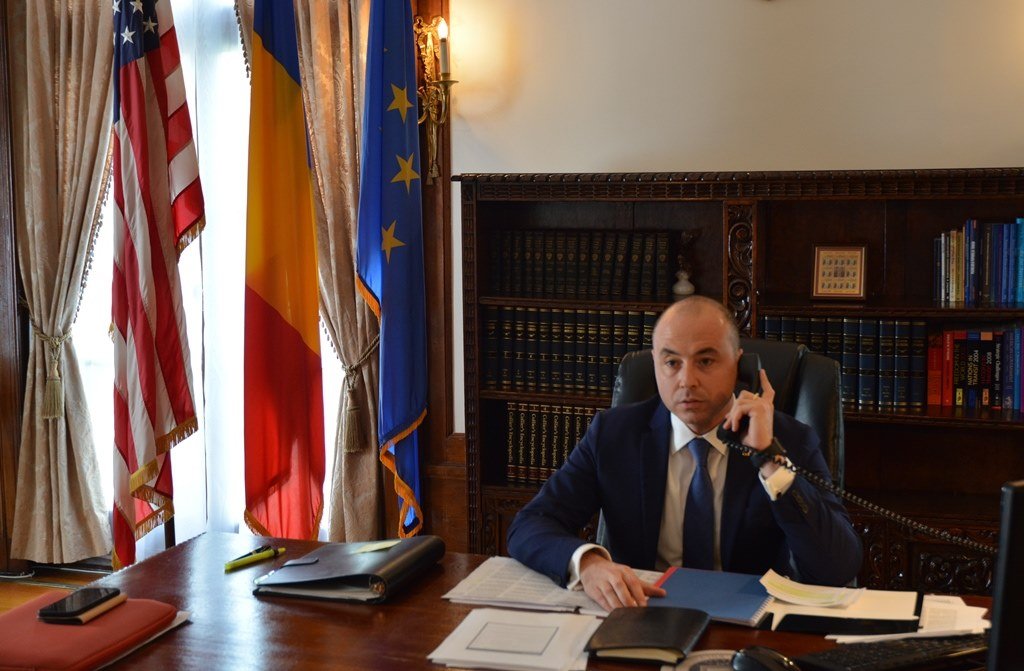 Ambasadorul României în Statele Unite, Andrei Muraru, a ieșit în evidență cu o declarație publică care lansează o perspectivă controversată asupra recentului conflict din Venezuela