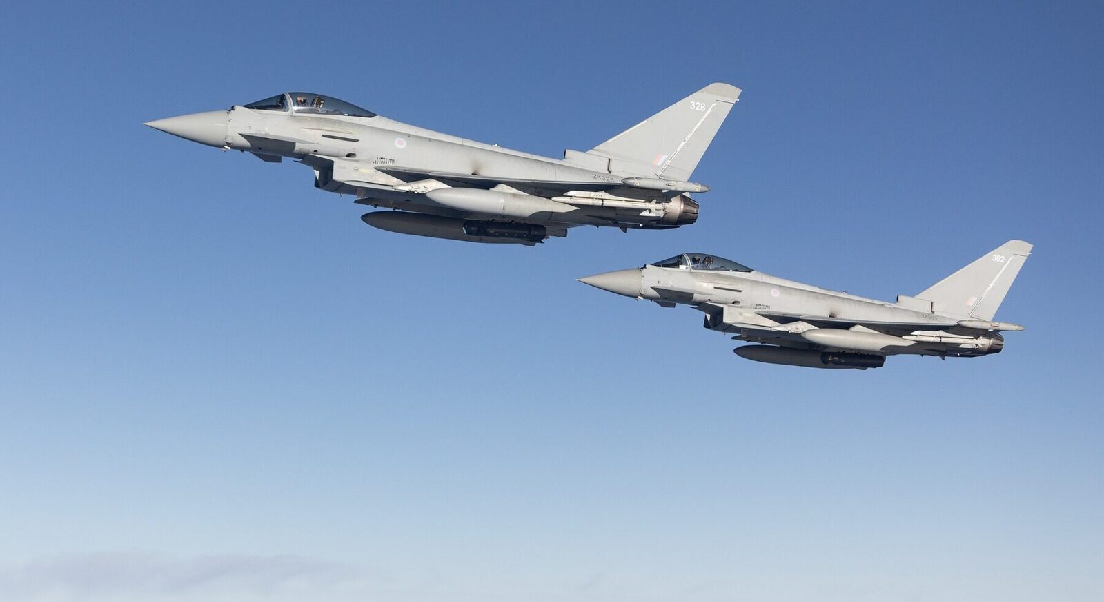 Avioane britanice Typhoon întăresc prezența militară în Qatar Marea Britanie va trimite patru avioane de luptă Typhoon în Qatar, în cadrul unei inițiative de consolidare a „operațiunilor sale defensive” în Orientul Mijlociu