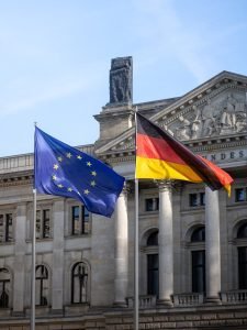 Germania lansează ideea unei Europe cu „două viteze” pentru a revitaliza blocul comunitar Într-un context de dinamizare a procesului decizional și de consolidare a autonomiei economice a Uniunii Europene, Germania a propus recent o abordare controversată: formarea unei „uniuni a EU cu două viteze”