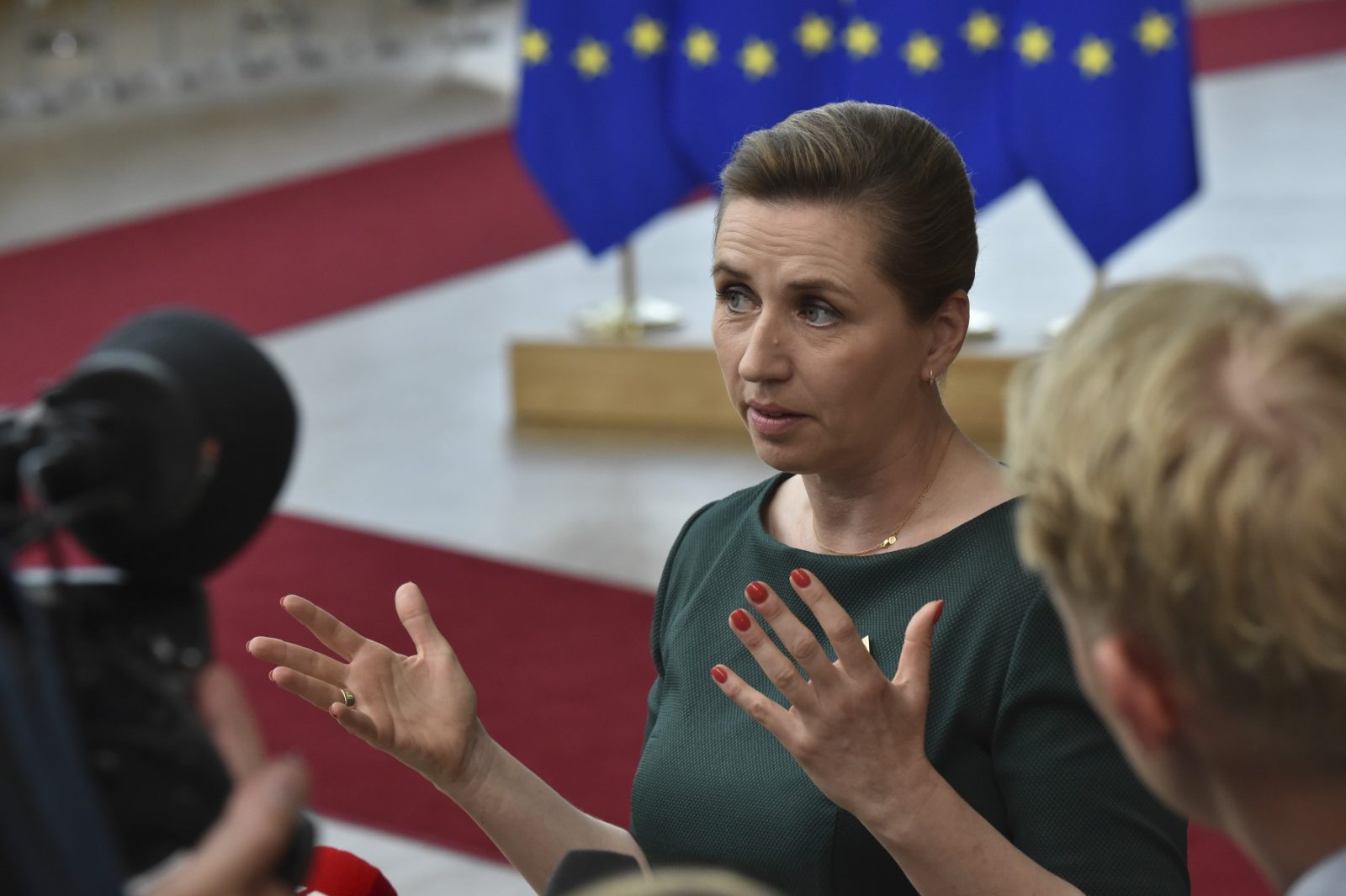 Denmark ia în considerare prezența permanentă a NATO în Groenlanda pentru a asigura securitatea regiunii Guvernul danez ar putea întări poziția militară în Groenlanda, considerată o zonă strategică de interes în contextul geopolitic actual, în urma declaratției șefei guvernului danez, Mette Frederiksen, care a sugerat posibilitatea unei prezențe permanente a NATO în insulă