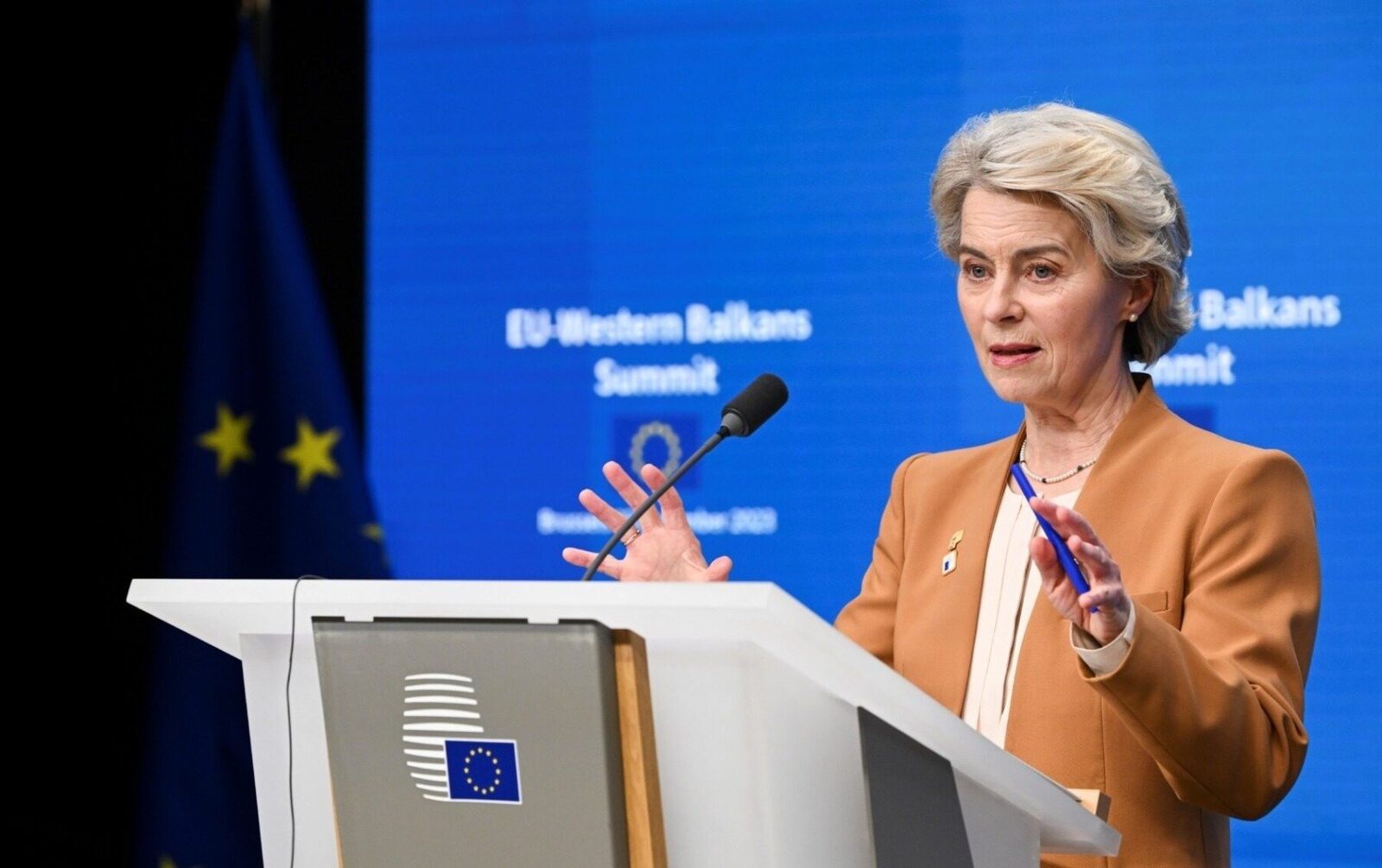Europa, între alianțe fragilă și aspirații de independență În timp ce lumea asistă la o remaniere a echilibrului geopolitic global, Europa pare să se confrunte cu o criză de identitate și direcție clară în politica sa externă