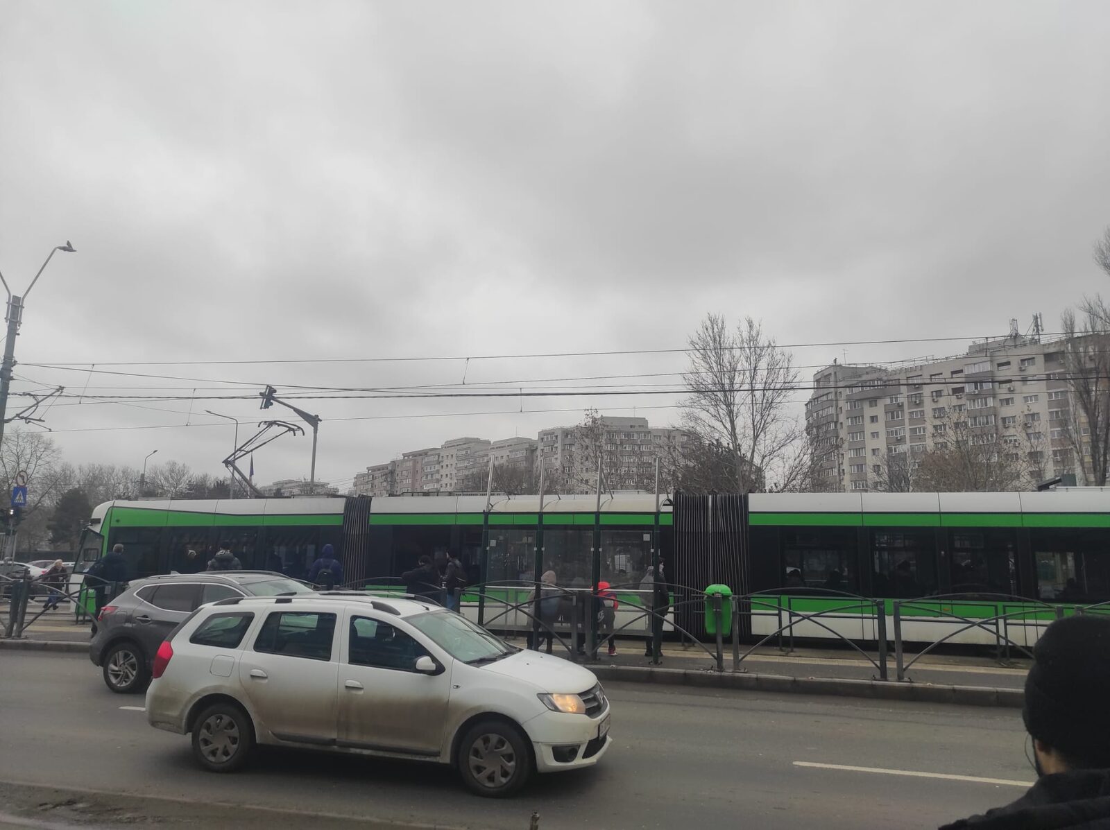 Circulația tramvaielor pe linia 41, în zona Șoseaua Virtuții, a fost temporar întreruptă vineri după-amiază din cauza unei defecțiuni tehnice