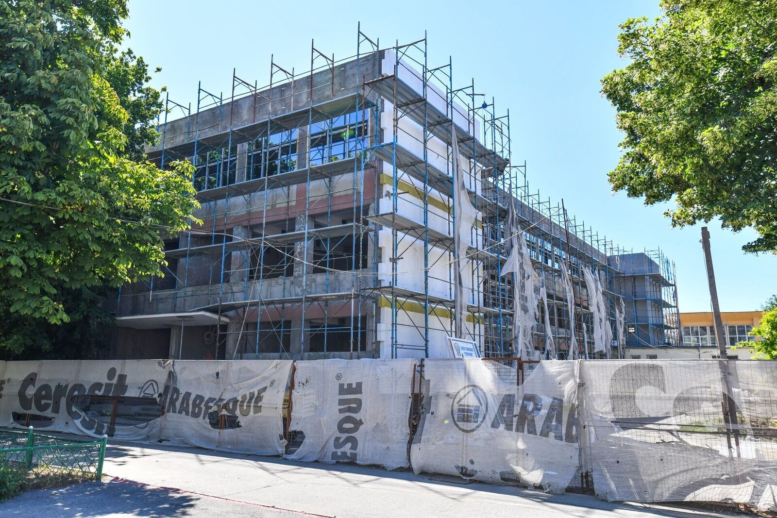 Primăria Sectorului 6 a lansat oficial un proiect îndrăzneț pentru reabilitarea și modernizarea a trei unități de învățământ din cartierul Militari, un demers menit să aducă școlile din această zonă la standarde moderne și sigure pentru elevi și personalul didactic