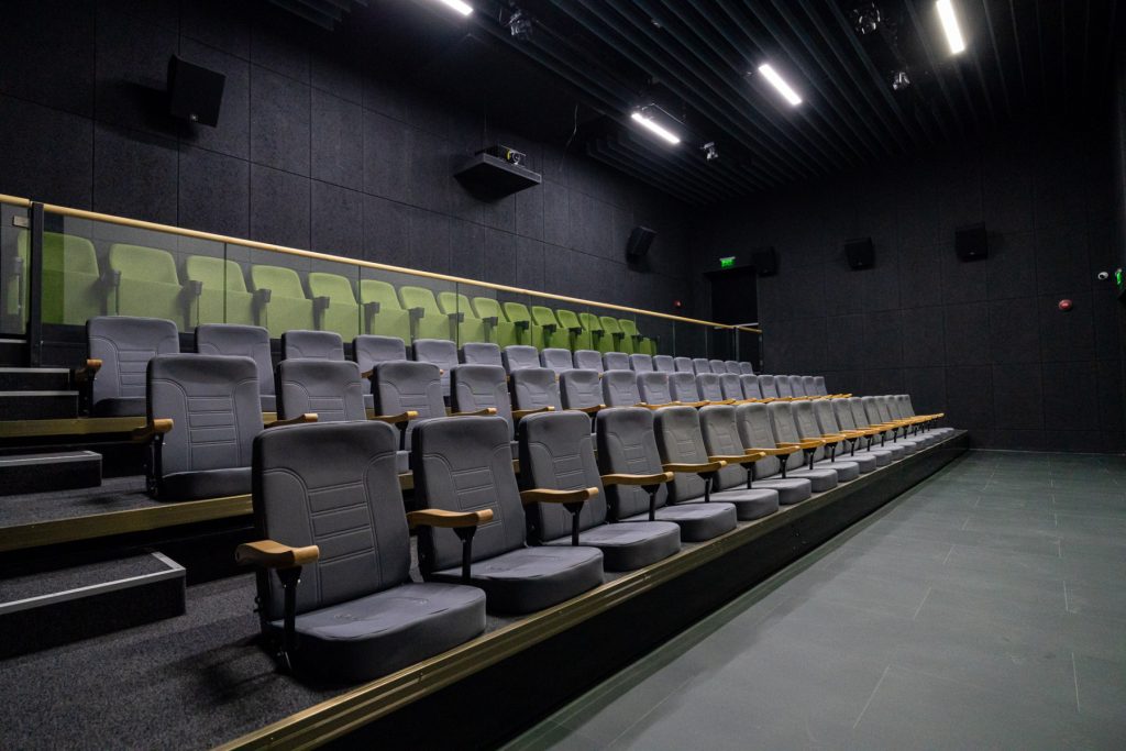 6-Cinema-Studio-sala-mica.jpg