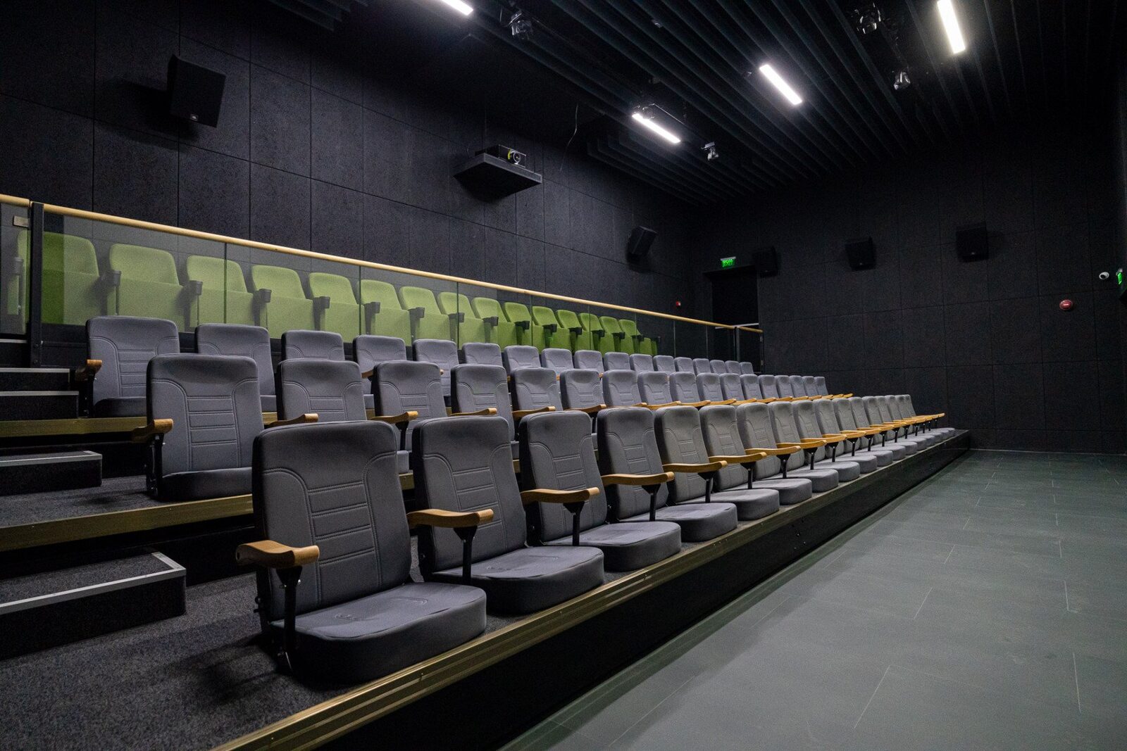 Noul cinema de artă Apollo111 din București se pregătește să-și întâmpine prima audiență Joi, capitala României va fi martorul unui eveniment cultural de amploare: deschiderea oficială a celui mai nou cinematograf de artă din București, Apollo111 Cinema