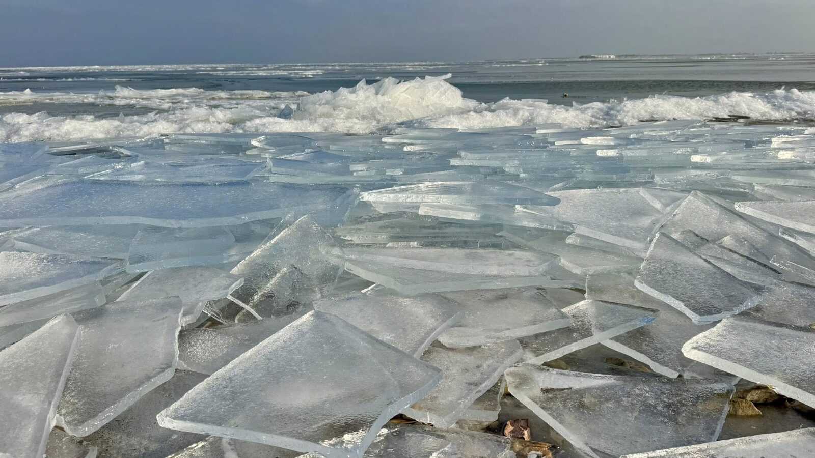 România se află în pragul unei perioade de incertitudine meteorologică accentuată, cu avertizări de fenomene imprevizibile pentru intervalul 23-25 ianuarie