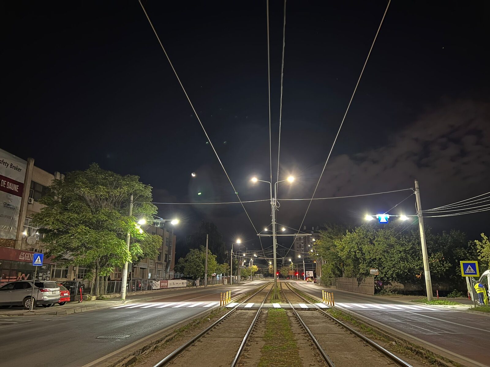Primăria Sectorului 6 intensifică măsurile pentru creșterea siguranței pietonilor, anunțând extinderea sistemului de iluminat supraetajat pe trecerile de pietoni din întreaga zonă