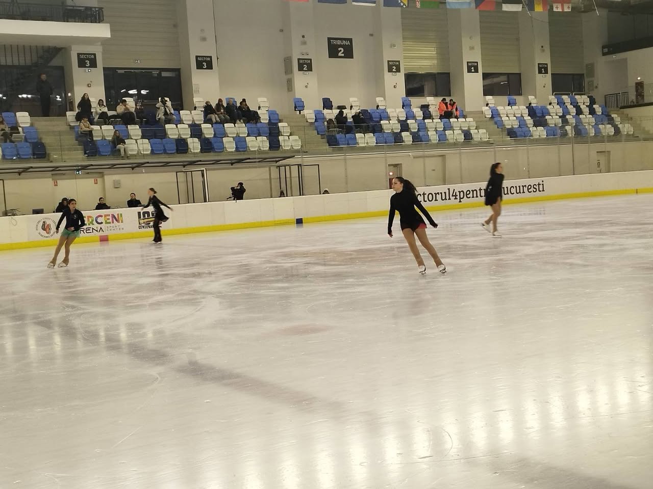 După succesul dezastruos al Campionatului Mondial de hochei U20 desfășurat recent la Patinoarul Berceni Arena, unde lumea sportului a fost martoră la un eveniment de amploare, locul devine din nou scena unor competiții internaționale, dar de această dată într-un domeniu diferit: patinajul recreațional