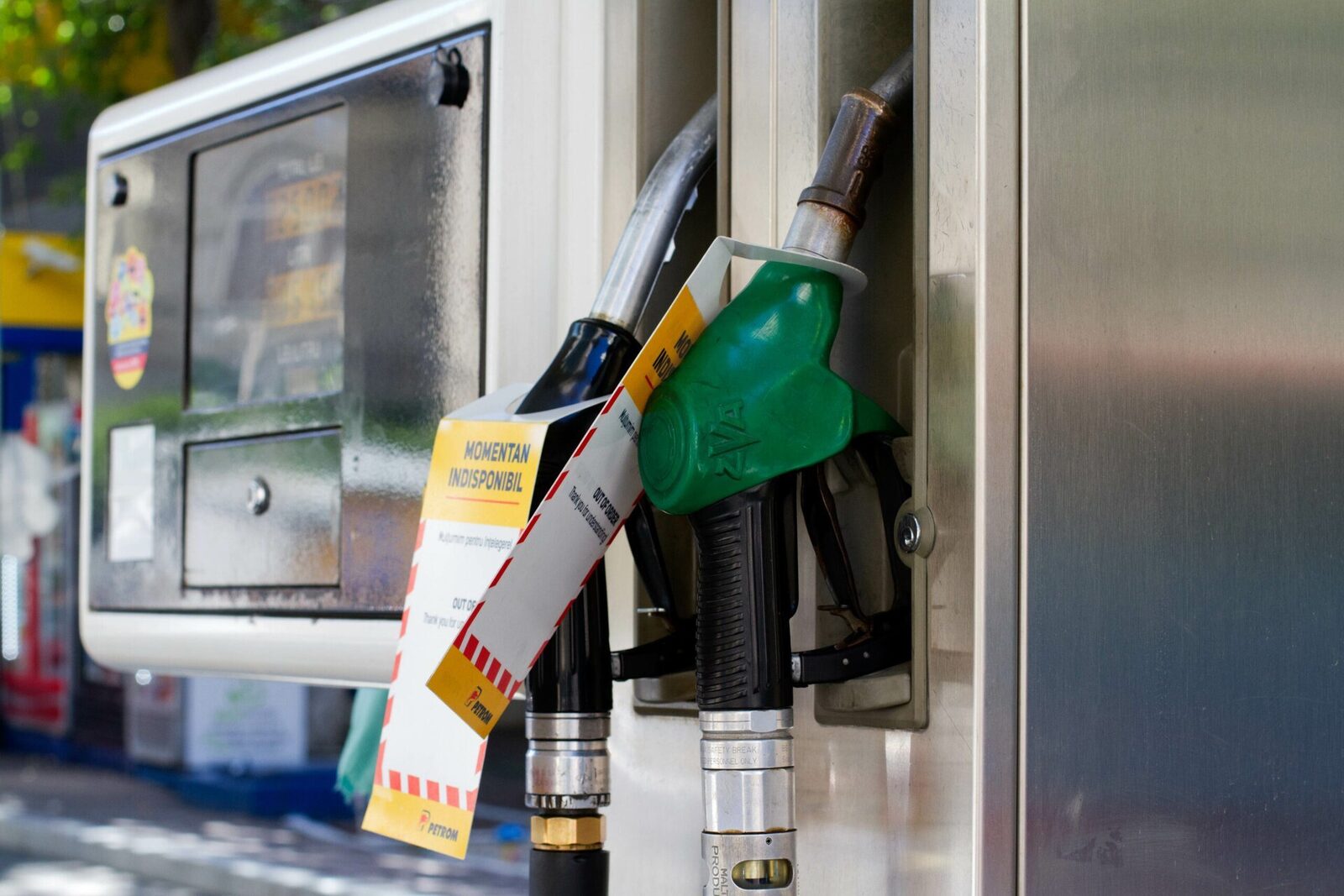De la 1 ianuarie 2026, România va implementa o nouă rundă de majorări ale accizelor pentru băuturile alcoolice, țigări și carburanți, conform noilor reglementări din Codul Fiscal