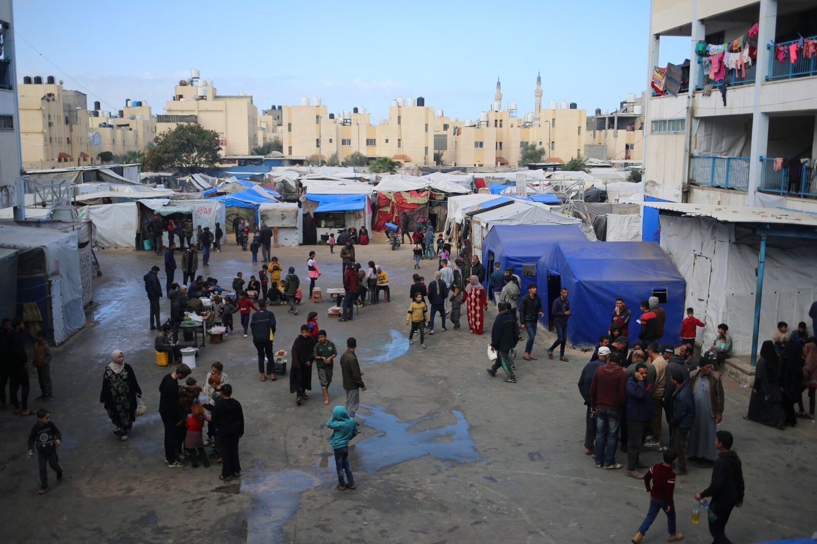 Apel al ONU către Israel pentru reluarea ajutorului umanitar în Gaza în criza profundă Tensiunile din regiunea Gaza au atins un nou punct critic după ce, în ultimele zile, autoritățile israeliene au decis să suspende accesul pentru numeroase organizații umanitare internaționale