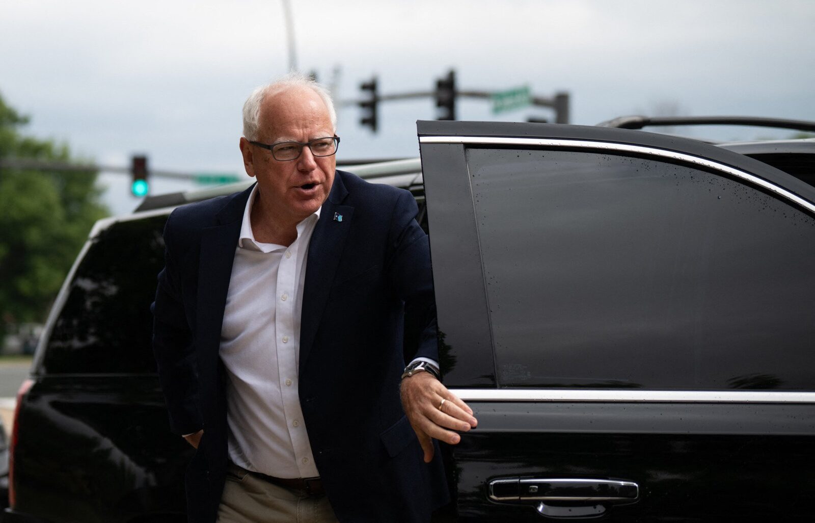 Tim Walz renunță la candidatul pentru vicepreședinte și la realegerea ca guvernator în Minnesota din cauza unui scandal de corupție