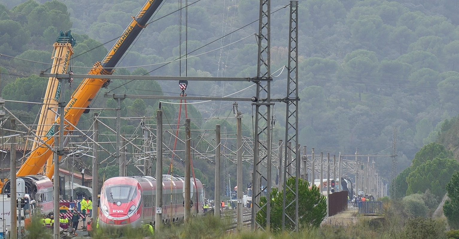 Accident-tren-feroviar-spania.jpg