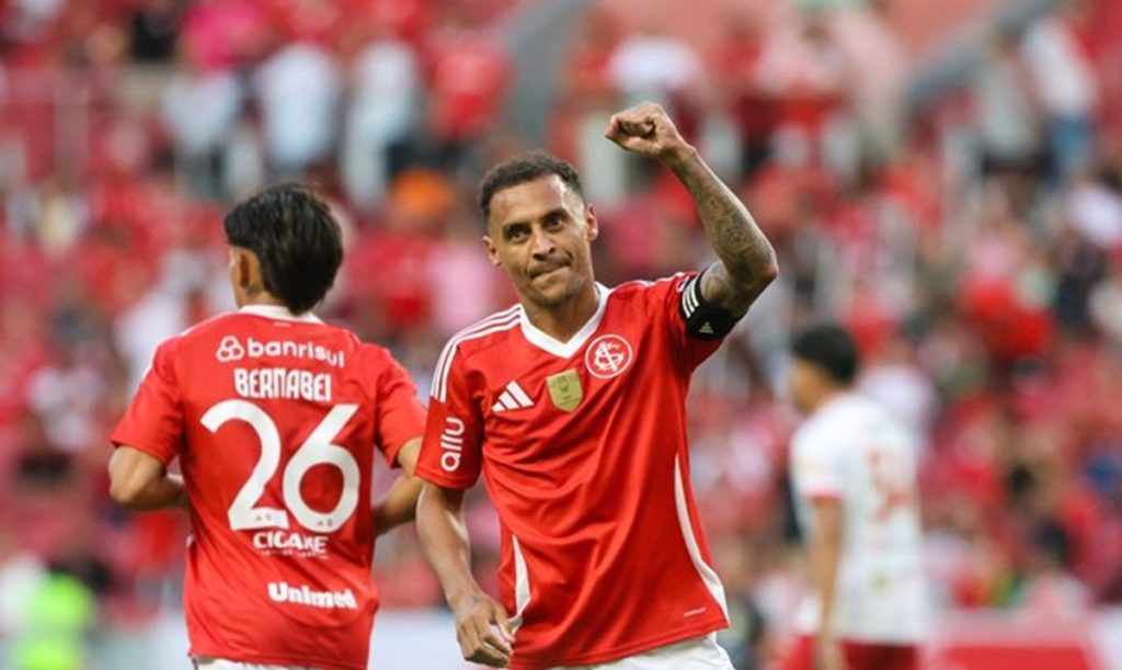 Alan Patrick faz de pênalti, Félix brilha na estreia e Inter vence no Gauchão