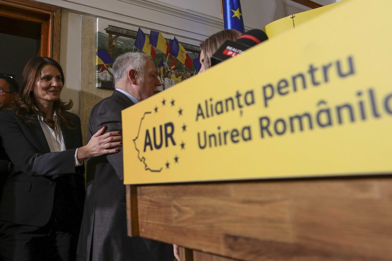 AUR anunță depunerea unei moțiuni simple împotriva ministrului de Externe, Oana Țoiu, după condamnările din partea PSD Grupul senatorilor AUR a anunțat oficial intenția de a depune o moțiune simplă împotriva ministrului de Externe, Oana Țoiu, considerând că această inițiativă va fi susținută de membrii PSD