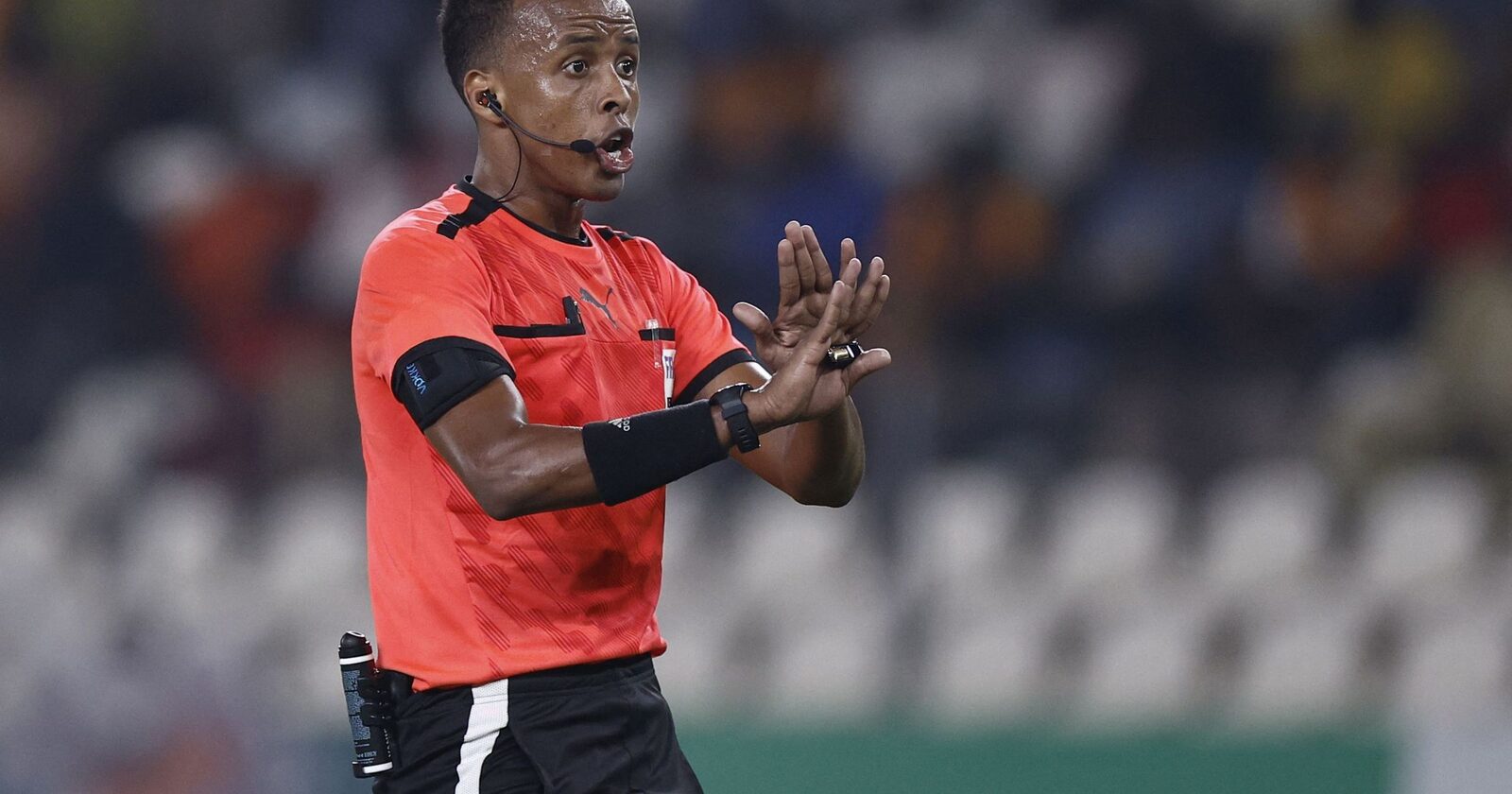 Arbitru exclus cu o zi înainte de meciul de la Cupa Africii din cauza încălțămintei!