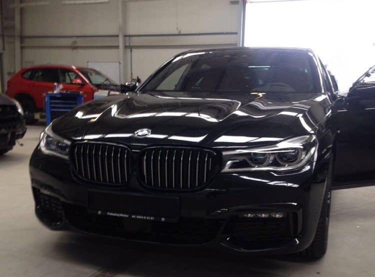 Fiscul verifică cumpărătorii de mașini de lux fără documente legale, precum BMW 740D XDrive achiziționat cu 100.000 de euro cash
