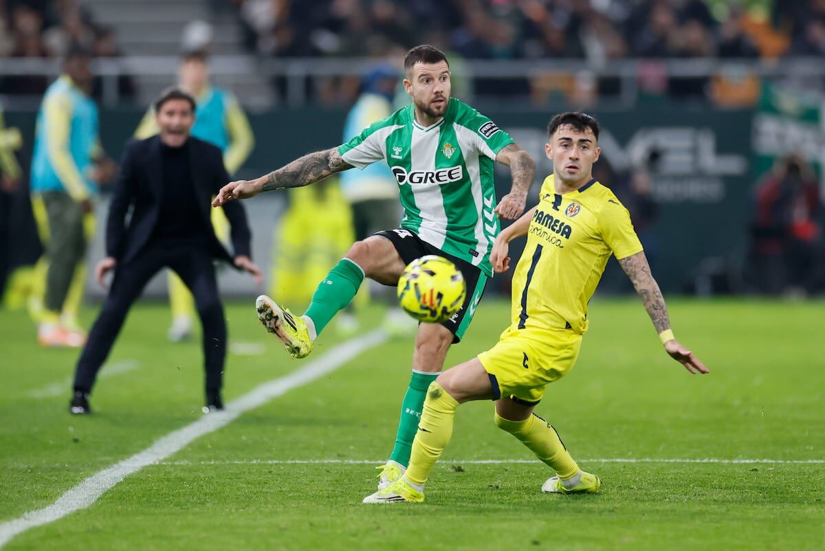 Betis învinge Villarreal într-un meci decisiv Real Betis a reușit o victorie impresionantă în fața echipei Villarreal, impunându-se cu 2-0 într-un meci care a demonstrat calitatea și determinarea jucătorilor antrenați de Manuel Pellegrini