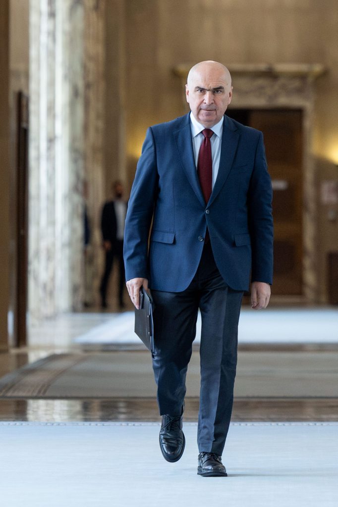 Bolojan: Implementarea impozitării progresive necesită minim un an