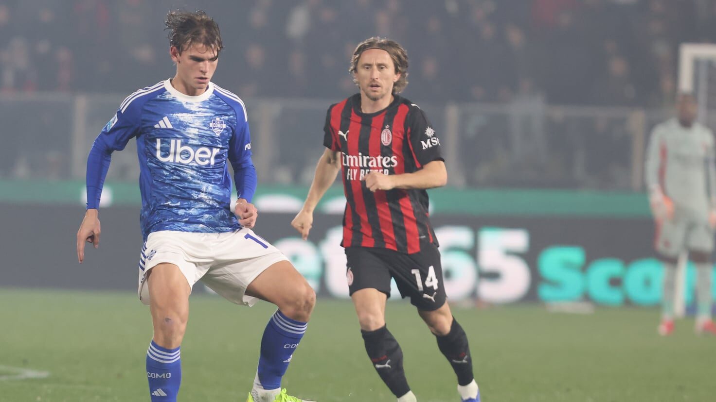 Milan, prima echipă care înfruntă Como pe teren propriu: o victorie a răbdării și strategiei AC Milan a reușit să obțină o victorie importantă pe terenul celor de la Como, devenind prima echipă din acest sezon care își trece în cont o înfrângere a gazdelor pe teren propriu