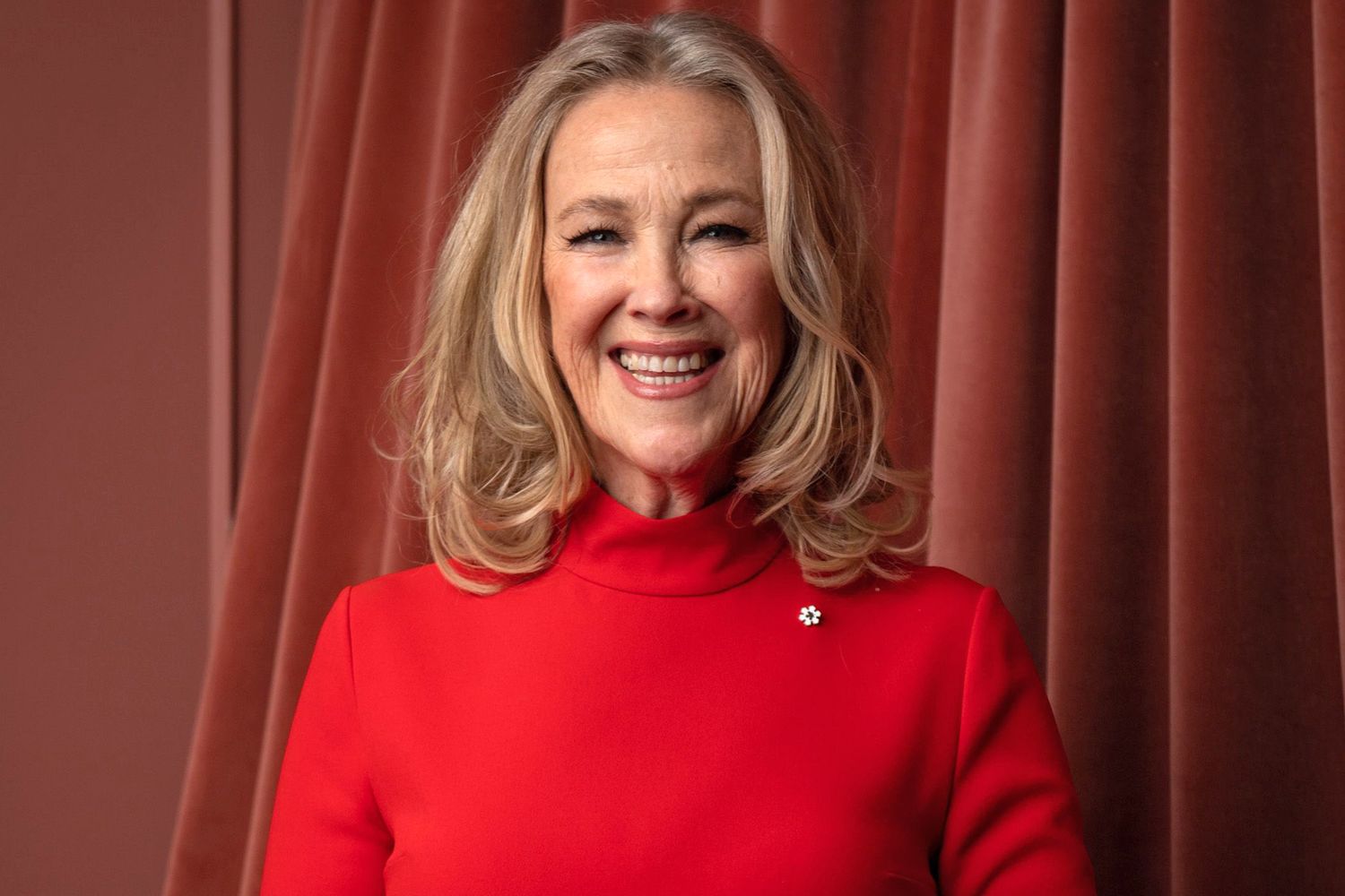 Doliu în lumea artistică: Catherine O’Hara a murit la 71 de ani Catherine O’Hara, o emblemă a comediei și o actriță îndrăgită de milioane, a încetat din viață la vârsta de 71 de ani