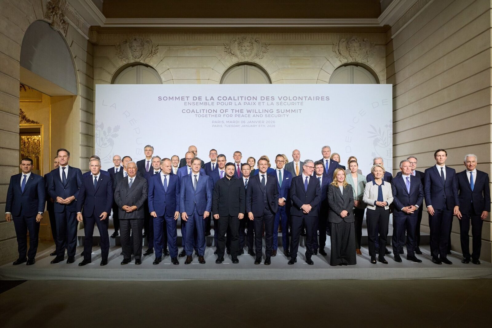 Parisul devine scena unei alianțe strategice pentru Ucraina: Semnarea unei declarații de intenție pentru forțe multinaționale de securitate În centrul atenției internaționale s-a aflat weekend-ul acesta summit-ul „Coalition of the Willing” (Coaliția celor Dispuși), organizat la Paris, unde liderii Franței, Marii Britanii și Ucraina au făcut un pas semnificativ spre crearea unei fornțe de apărare comne, menite să stabilescă o cale de ieșire din criza ucraineană
