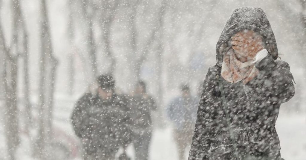 Județele aflate sub Cod portocaliu de vreme rea: ninsori, lapoviță și vânt puternic cu rafale de peste 100 km/h