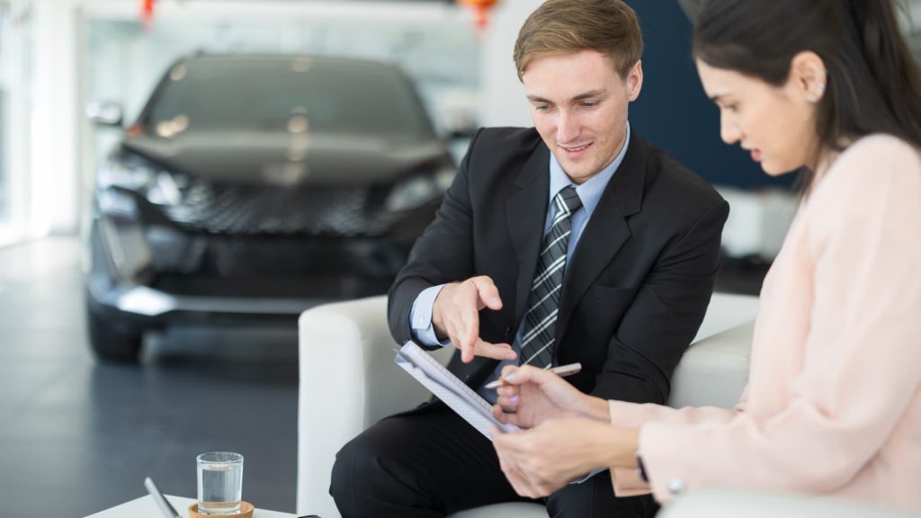 Underwater car trade-ins, debts climb: Edmunds