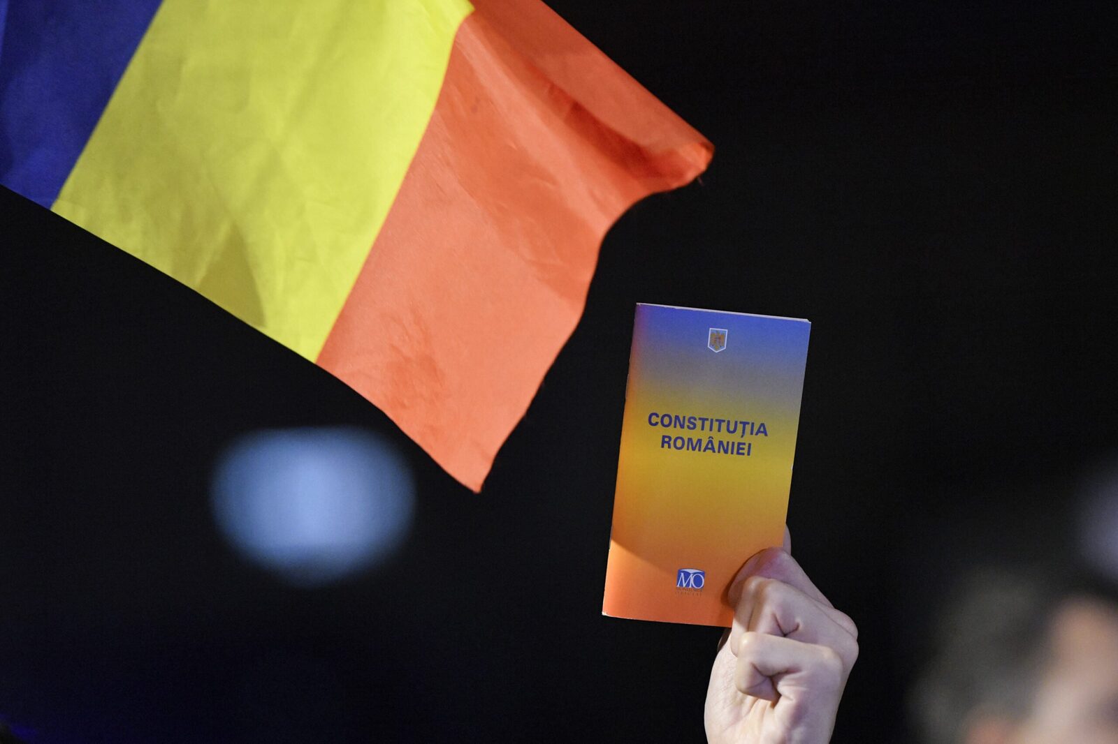 Răsturnare de situație în justiție: amânare decizională înainte de pronunțarea CCR Curtea de Apel București a decis amânarea pronunțării în cazul contestării judecătorilor Curții Constituționale (CCR) Mihai Busuioc și Dacian Dragoș, chiar în ziua în care CCR urma să se pronunțe asupra pensiilor magistratilor