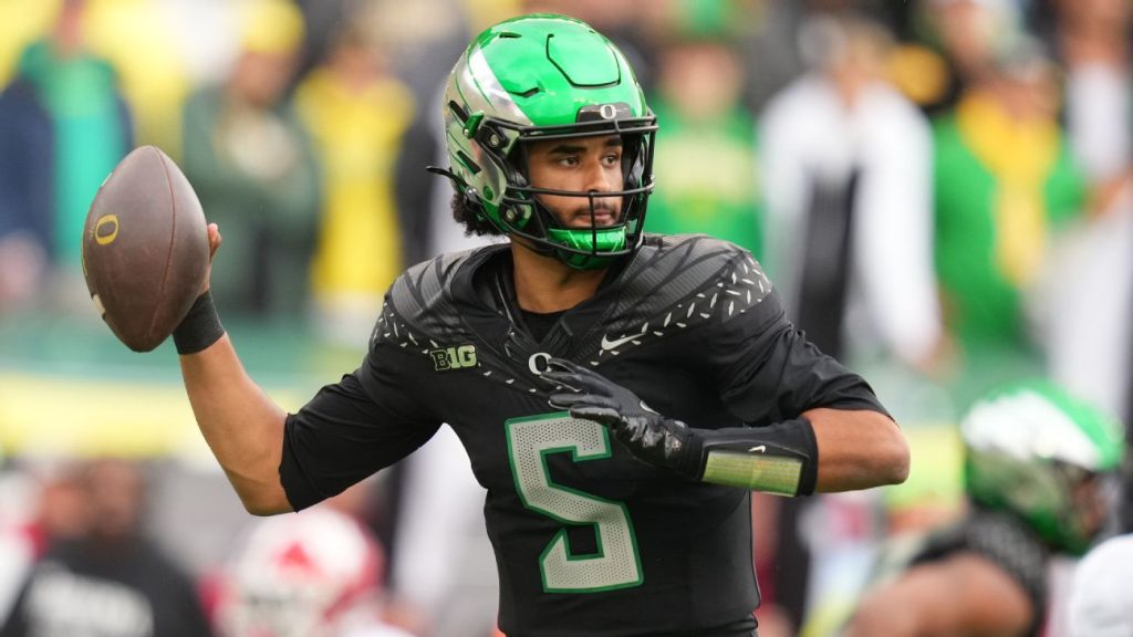 QB Dante Moore opts against NFL draft, returning to Oregon