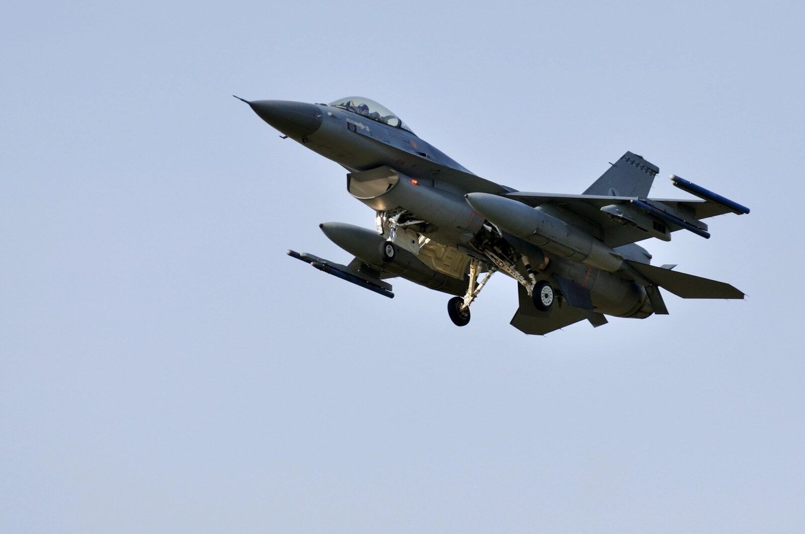 NATO a solicitat Turciei utilizarea avioanelor F-16 pentru patrularea spațiului aerian din apropierea țărilor baltice, într-un demers accelerat ce nu fusese preconizat inițial, într-un context marcat de tensiuni crescânde în regiune și de prezența tot mai vizibilă a Rusiei
