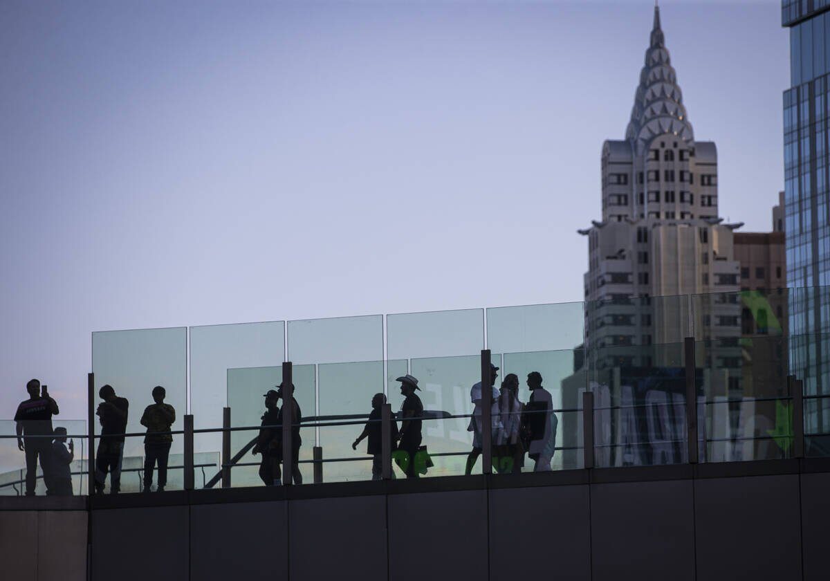Execuții de top din Las Vegas: Încredere în revenirea turismului Directorii executivi ai două mari companii de cazinouri din Las Vegas, MGM Resorts International și Boyd Gaming, își exprimă optimismul că anul acesta orașul va reveni la nivelurile record de vizitatori din 2024