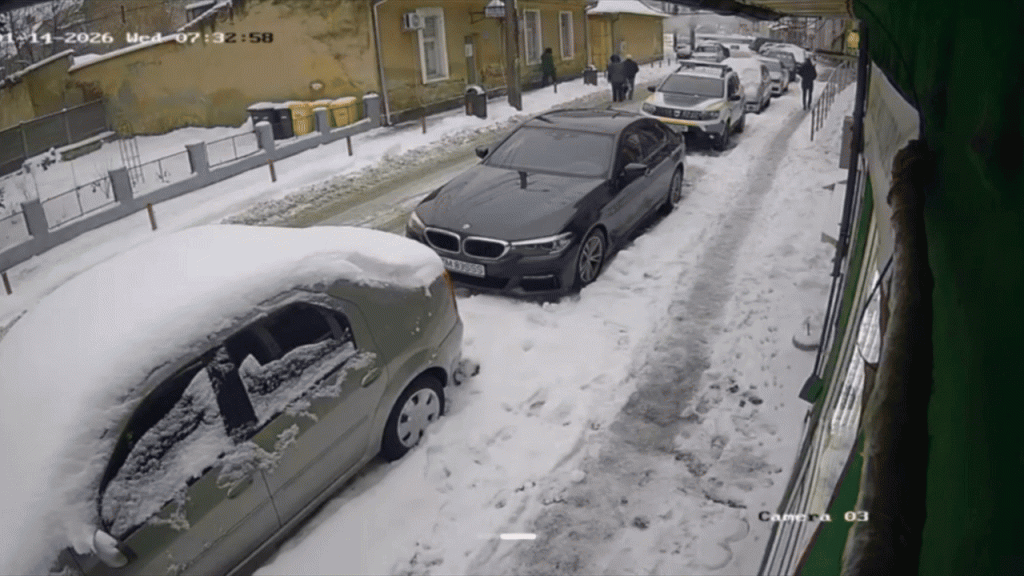 Momentul exploziei de la Poliția Rutieră Lugoj, surprins pe camere: trei polițiști au fost răniți