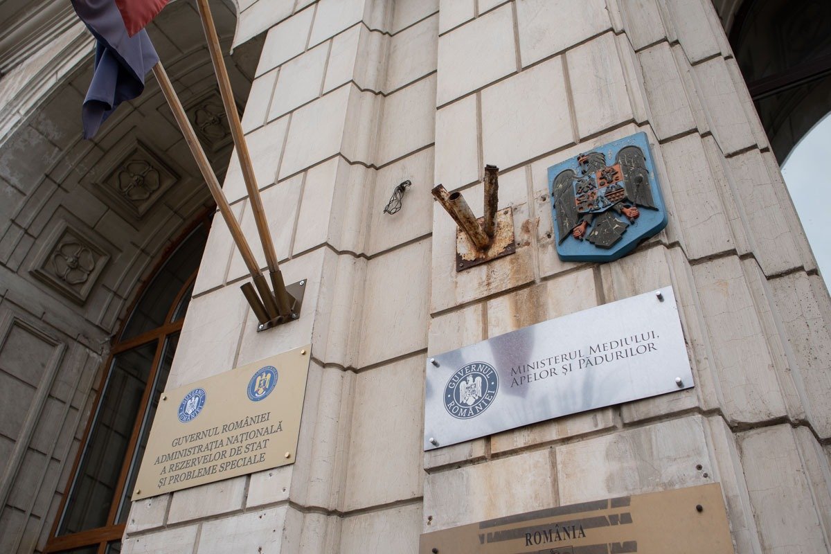 Ministrul Mediului anunță inițierea unui proces de selecție transparent pentru conducerea Administrației Naționale „Apele Române” O decizie industriei de mediu și a administrației publice din România a avut loc recent, odată cu anunțul oficial privind lansarea, pentru prima dată în istorie, a unui proces transparent de selecție pentru funcția de director general al Administrației Naționale „Apele Române”
