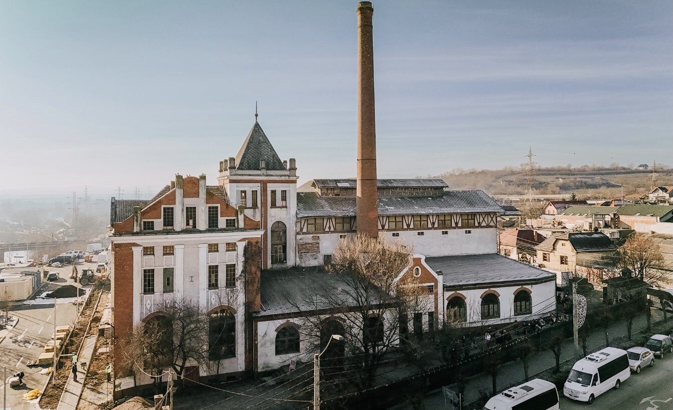 Fosta Fabrică de Bere din Turda, unul dintre cele mai emblematice obiective industriale din județul Cluj, a fost scoasă recent la vânzare pentru suma de 2,69 milioane de euro