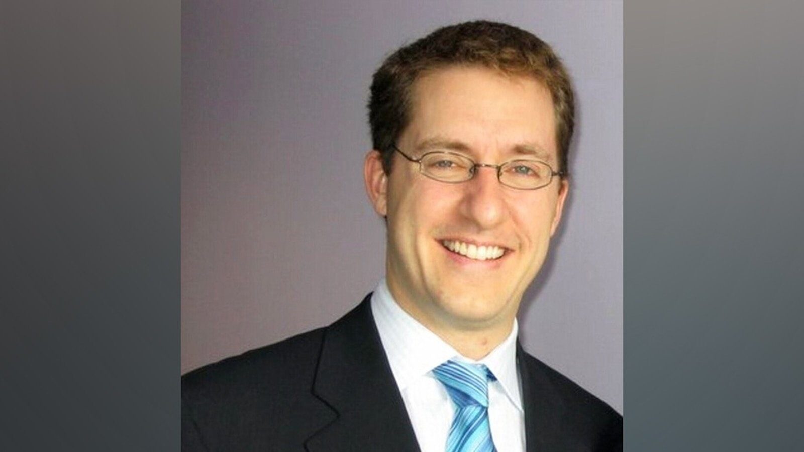 Un caz de omor care a ținut întreaga Americă cu sufletul la gură: Familia Adelson, condamnată pentru uciderea profesorului Dan Markel La aproape un deceniu după asasinarea profesorului de drept Dan Markel, instanțele au emis sentințe definitive, stabilind responsabilitatea familiei Adelson în acest caz tulburător