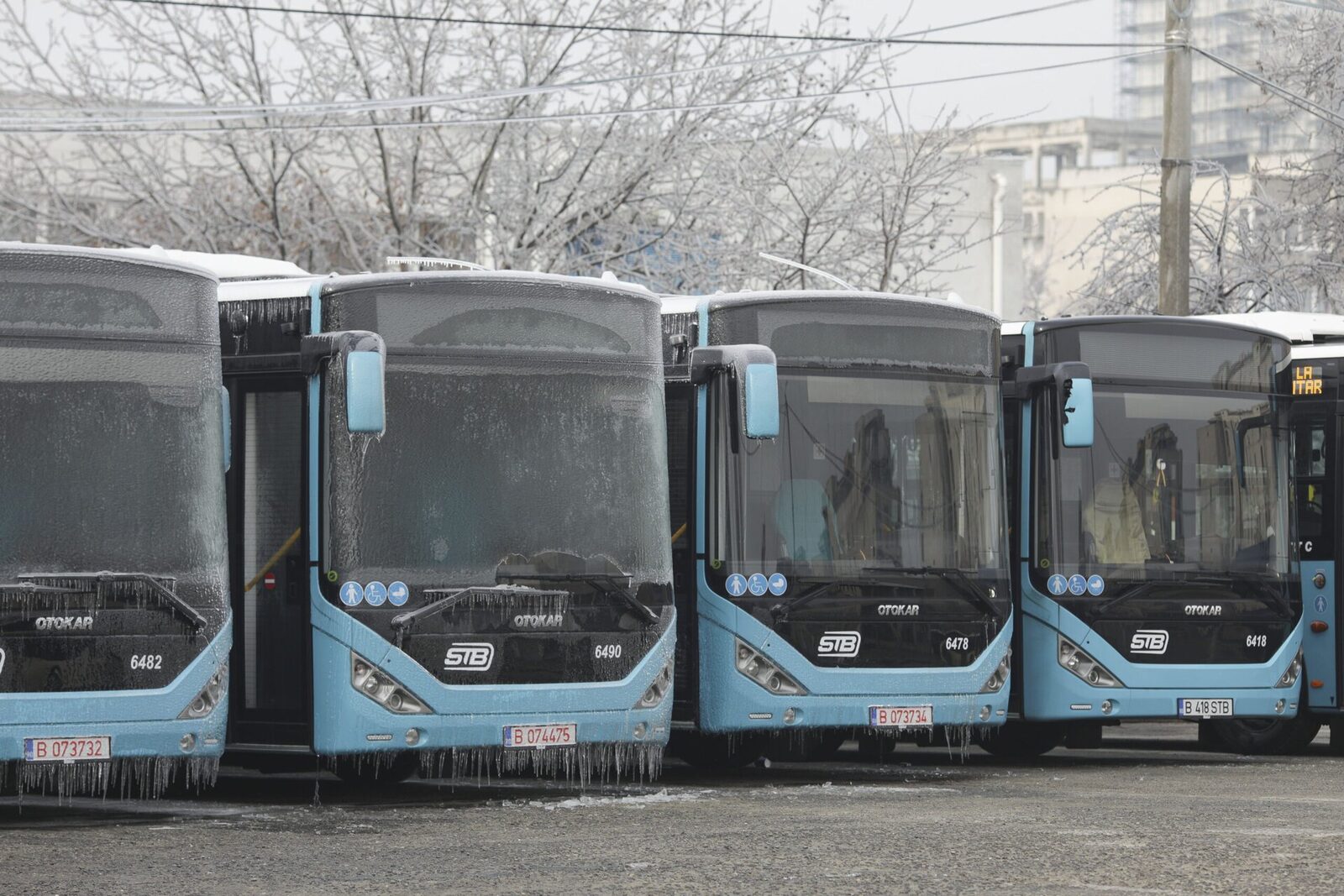 Criza de lichidități și problemele de aprovizionare cu piese au transformat funcționarea Regiei Autonome de Transport București (STB) într-un proces aproape decolmatat, diferit radical de grevele cu iz politic