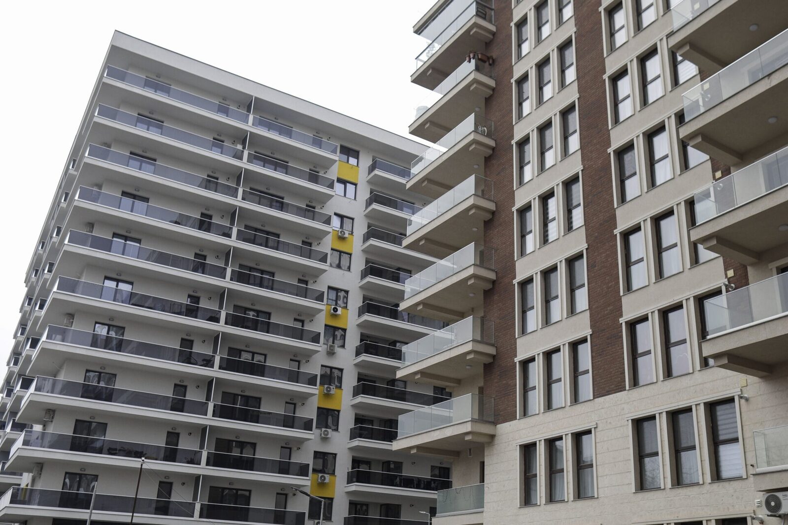 Piata imobiliară din București în 2025: diferențe uriașe de preț între cartiere și o piață în plină expansiune Bucureștiul se menține, în 2025, ca principal centru al pieței imobiliare din țară, dar cu o dinamică extrem de diversificată